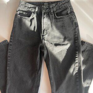BDG / Urban Outfitters 'Mom High Rise' womens black jeans Size 24